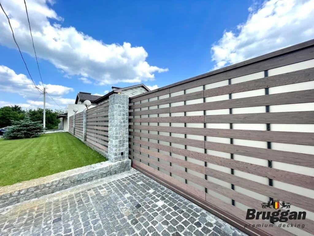 /img/product_realized/Bruggan-MultiColor-wenge-fence-2-1024x768.webp