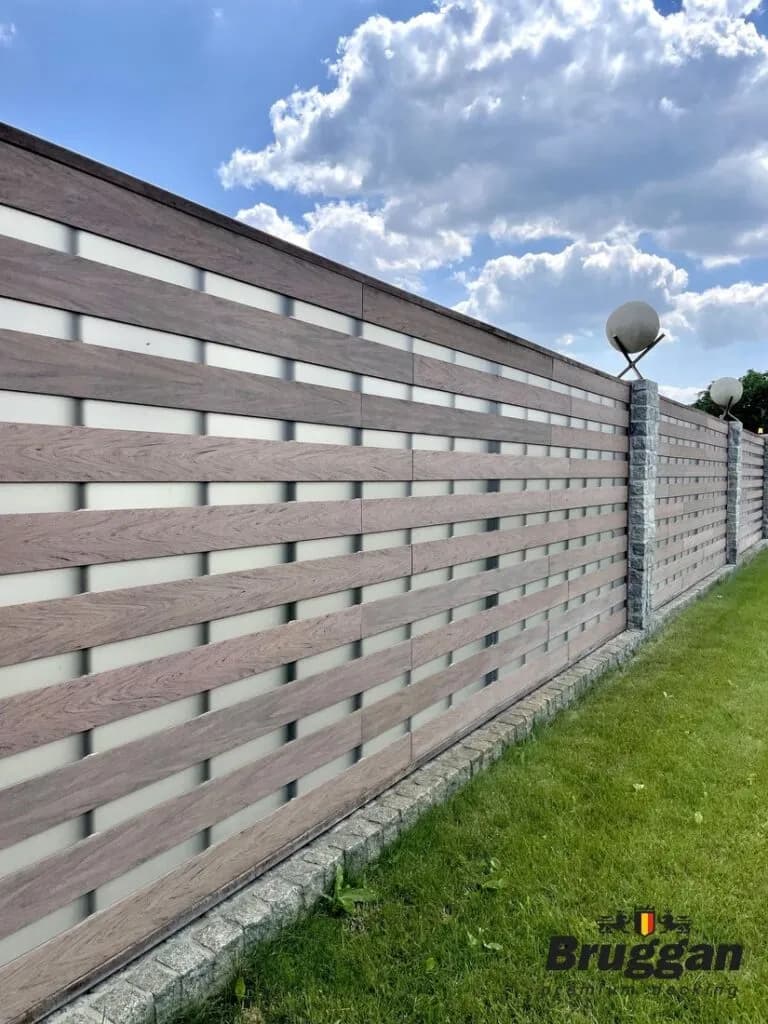 /img/product_realized/Bruggan-MultiColor-wenge-fence-3-768x1024.webp