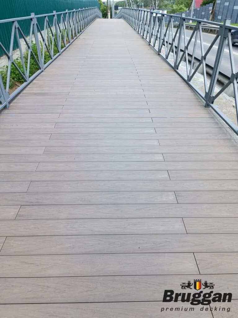 /img/product_realized/Bruggan-MultiColor-wenge_-25-768x1024.webp